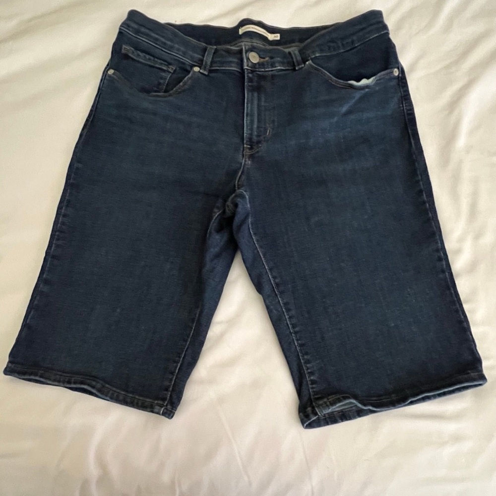 Levi’s Bermuda Jean Shorts Sz 30
